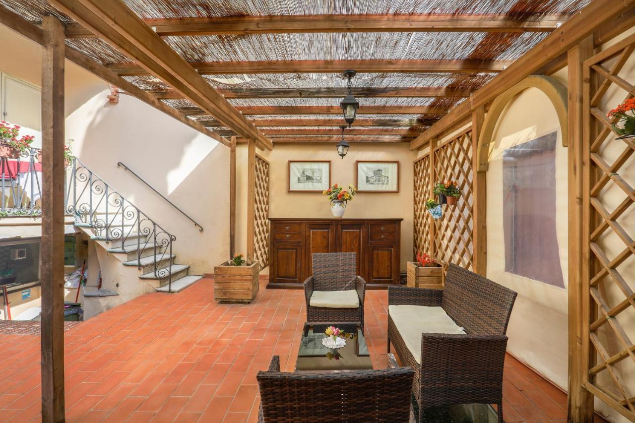 Antica Residenza Santa Chiara -City Center Lukka Zewnętrze zdjęcie