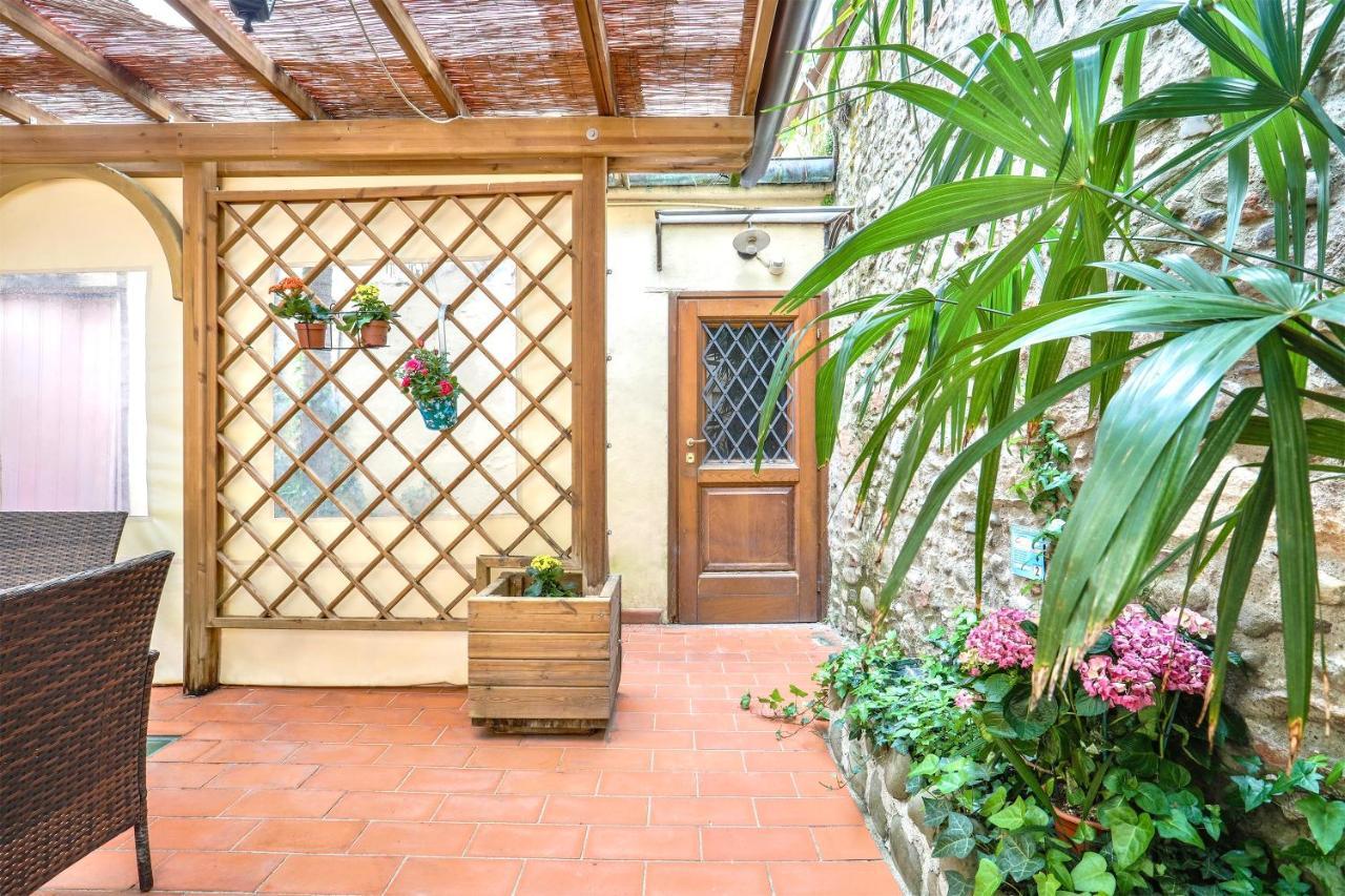 Antica Residenza Santa Chiara -City Center Lukka Zewnętrze zdjęcie