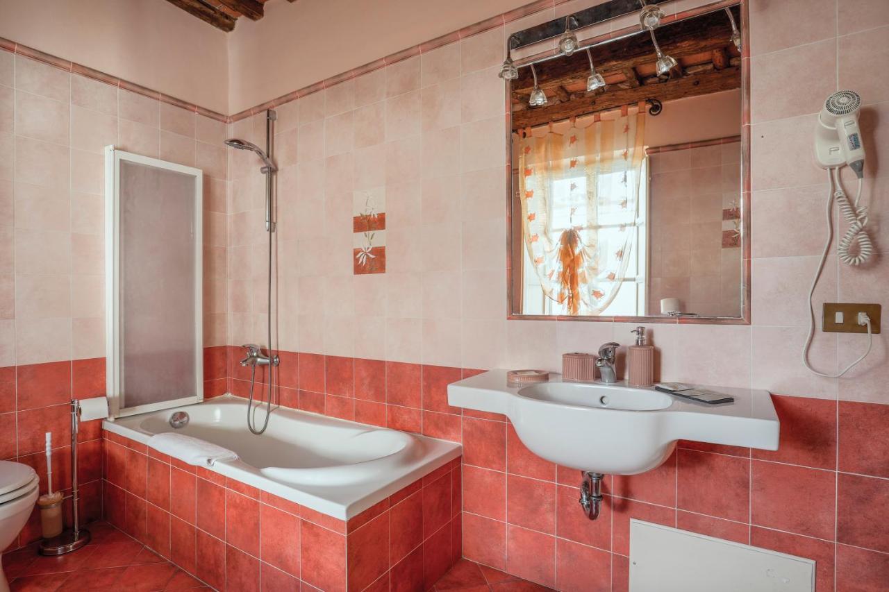 Antica Residenza Santa Chiara -City Center Lukka Zewnętrze zdjęcie