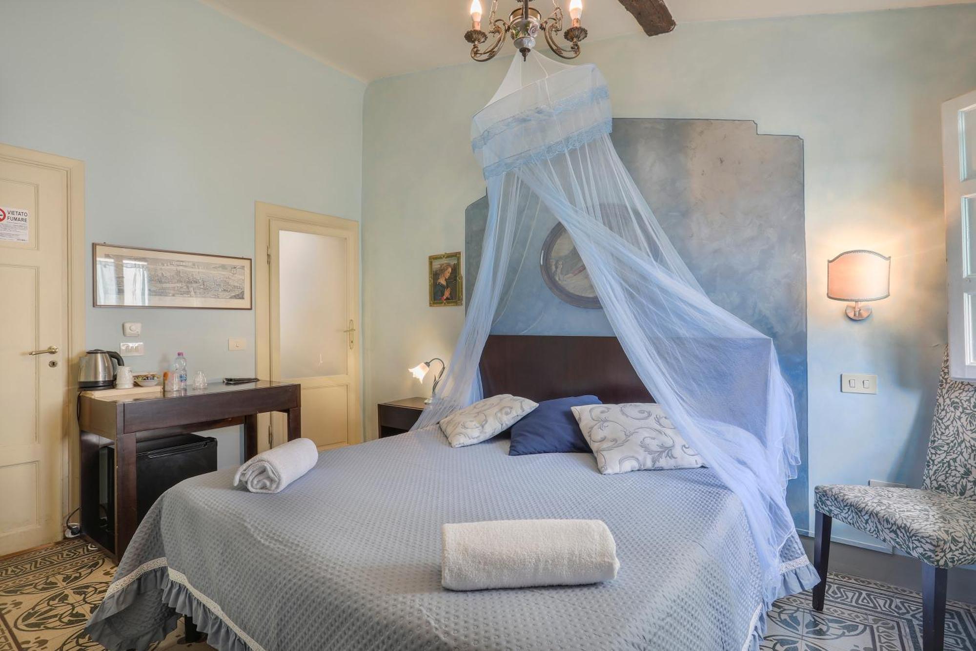 Antica Residenza Santa Chiara -City Center Lukka Zewnętrze zdjęcie