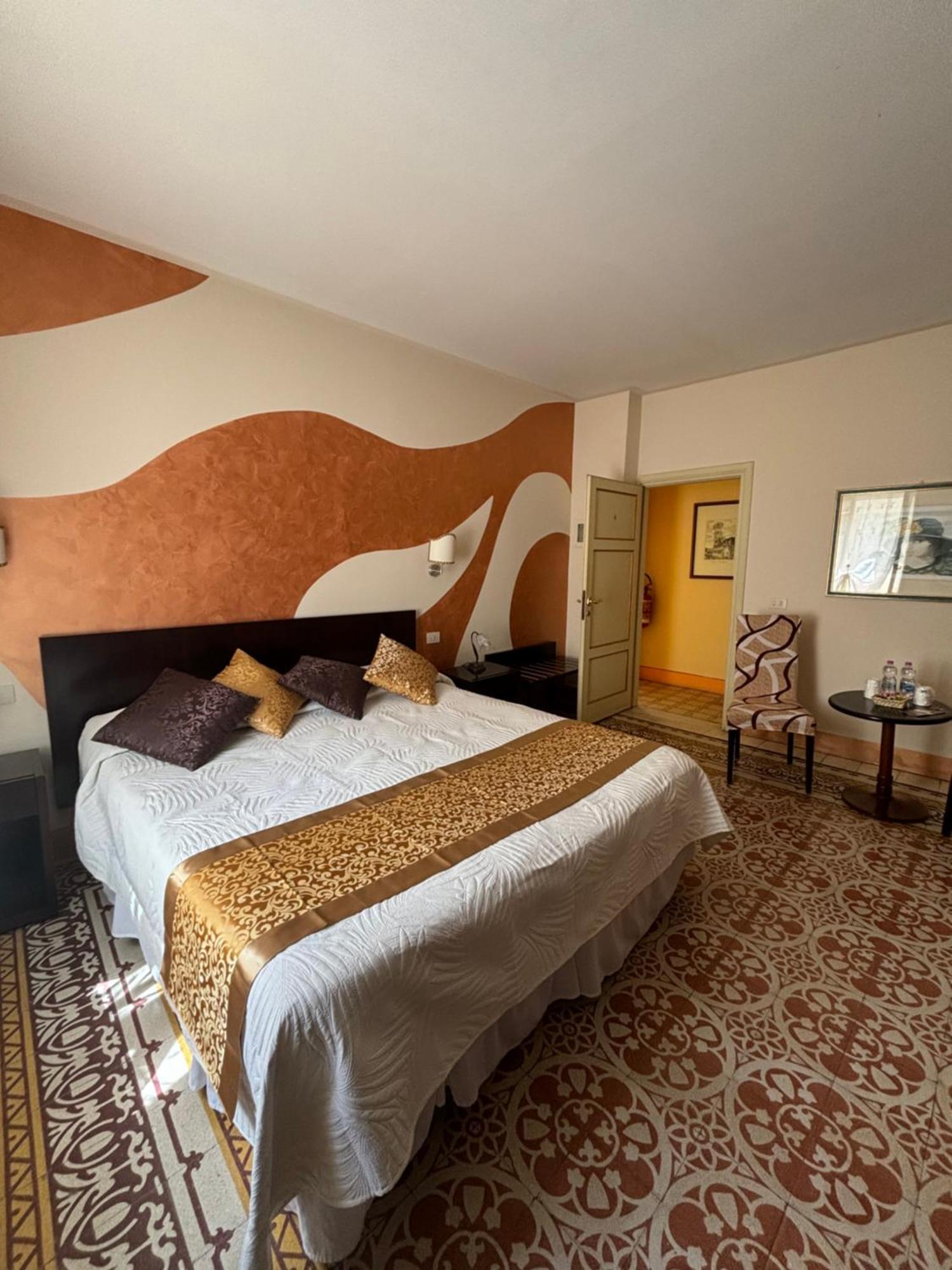 Antica Residenza Santa Chiara -City Center Lukka Zewnętrze zdjęcie
