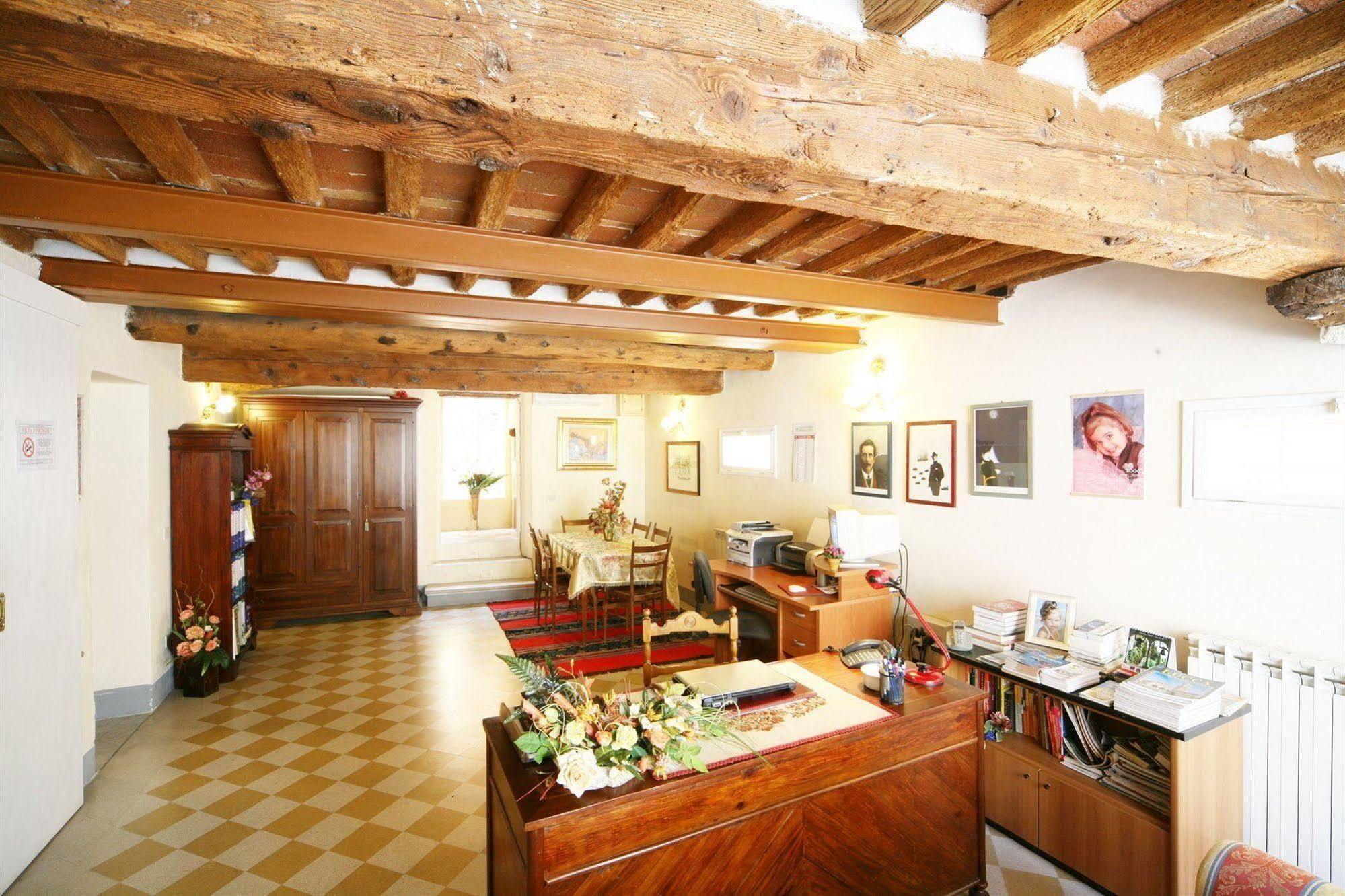 Antica Residenza Santa Chiara -City Center Lukka Zewnętrze zdjęcie
